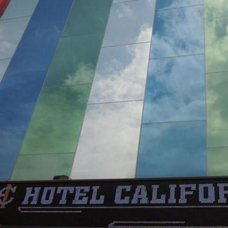 California Hotel Yakarta Exterior foto