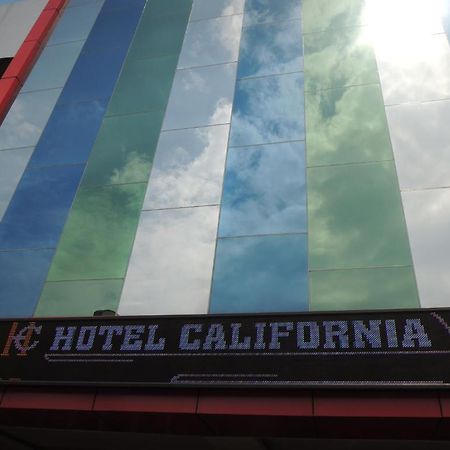 California Hotel Yakarta Exterior foto