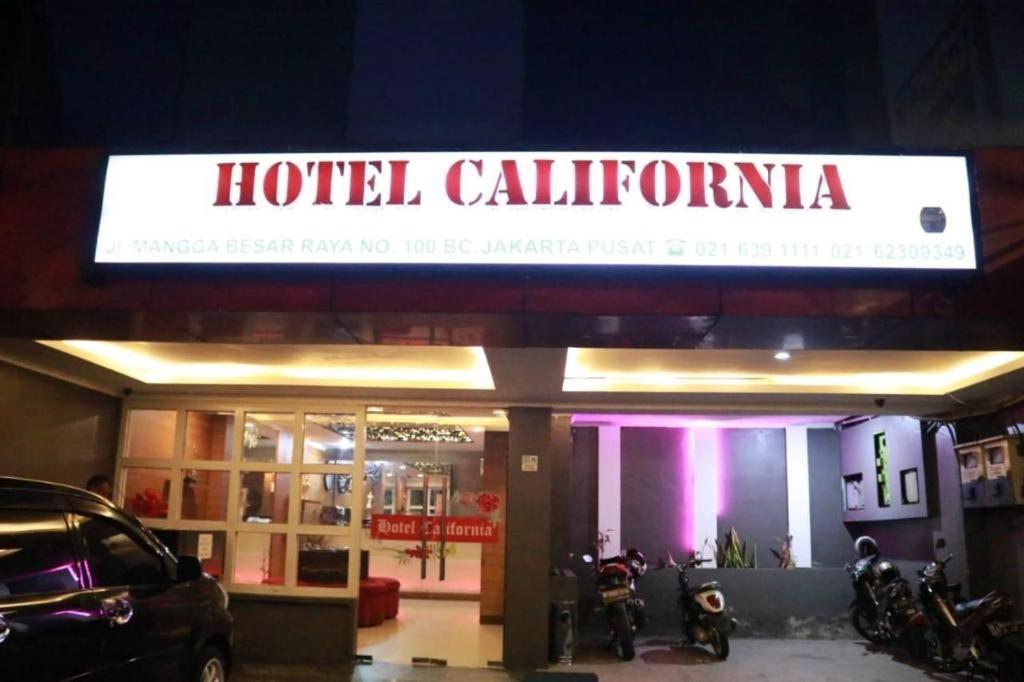 California Hotel Yakarta Exterior foto