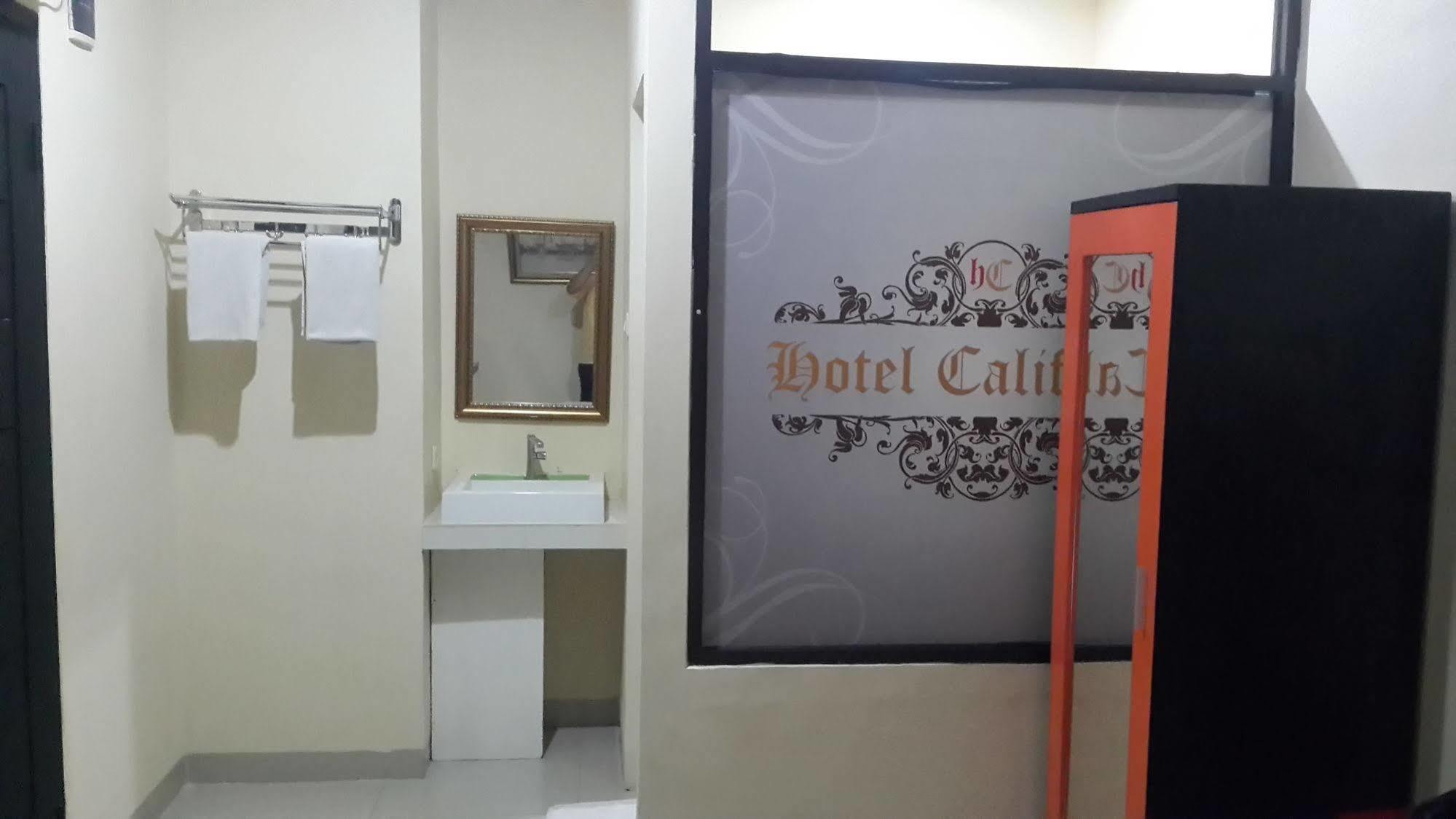 California Hotel Yakarta Exterior foto